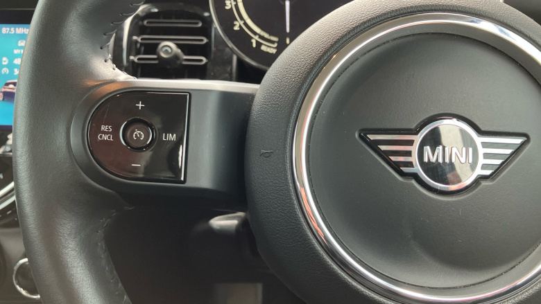 MINI Hatchback 1.5 Cooper Classic Premium 3dr Auto Petrol Hatchback